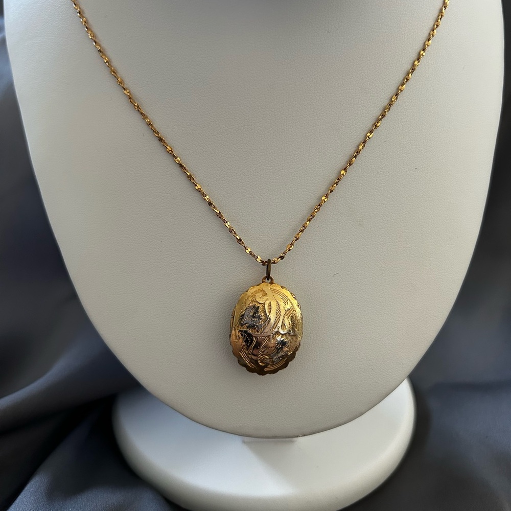 Vintage Gold-filled oval locket necklace